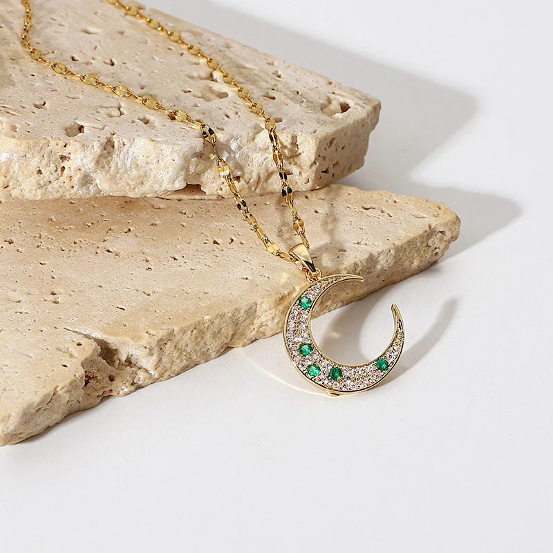 18K Gold Cubic Zirconia Moon Pendant Necklace Factory