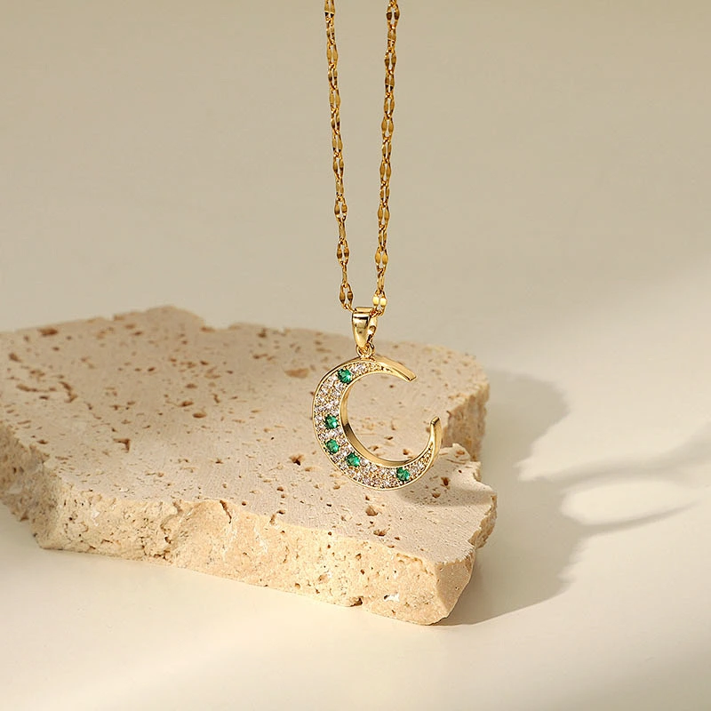 18K Gold Cubic Zirconia Moon Pendant Necklace Factory