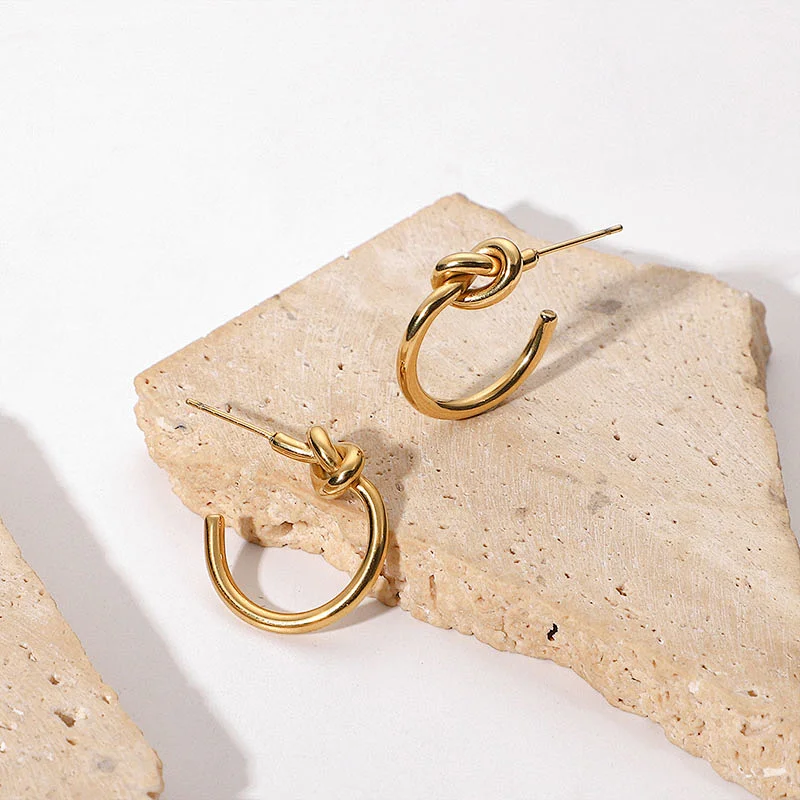 Basic 18K Gold Twisted Lock Hoop Earrings