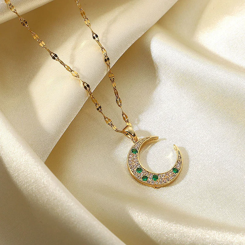18K Gold Cubic Zirconia Moon Pendant Necklace Factory