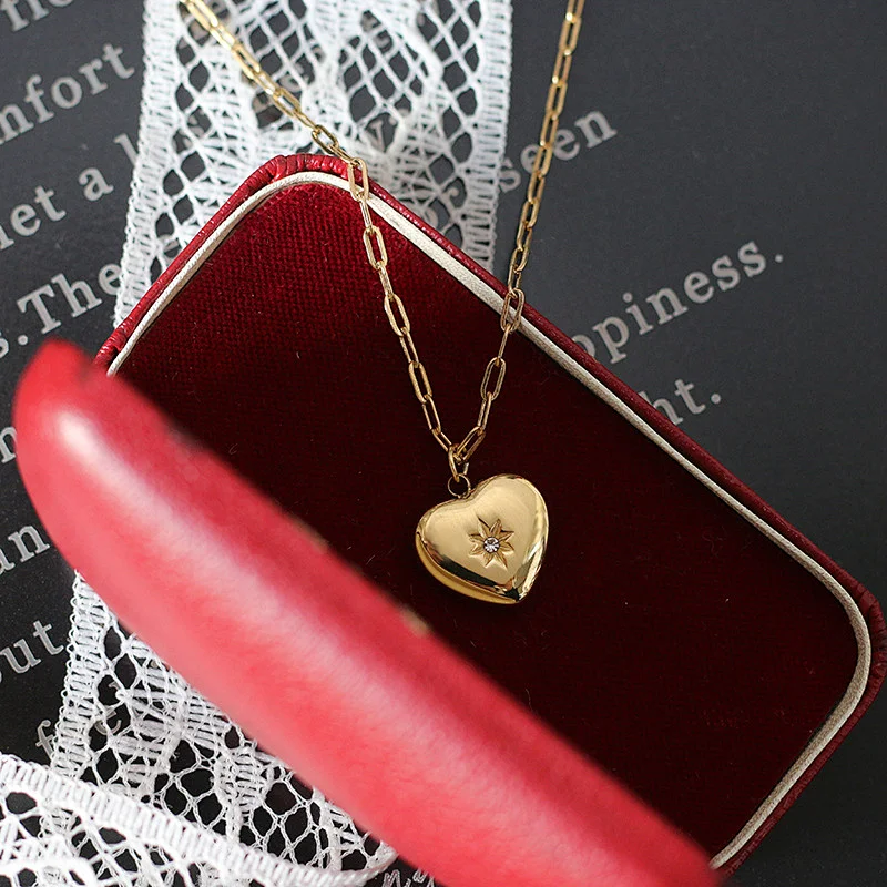 Eight Awn Star Carving Women Cute Heart Zirconia Necklace