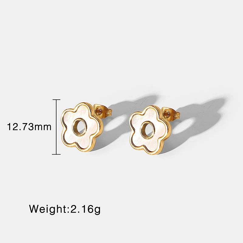 Women's Retro Natural Shell Stereo Flower Stud Earrings