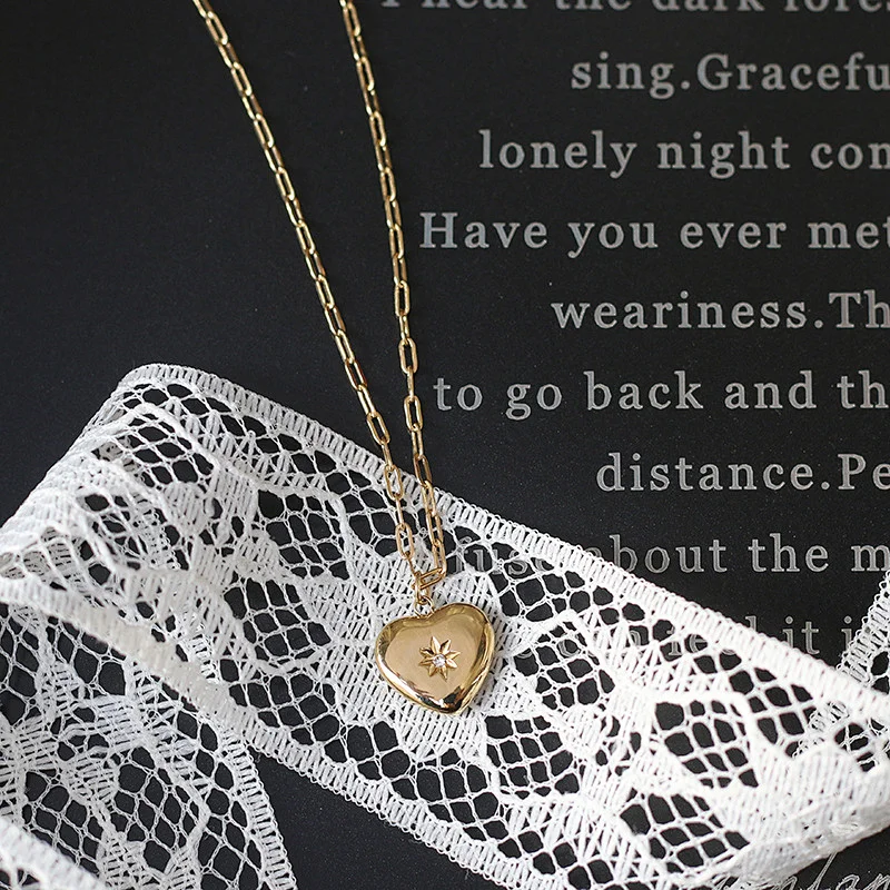 Eight Awn Star Carving Women Cute Heart Zirconia Necklace