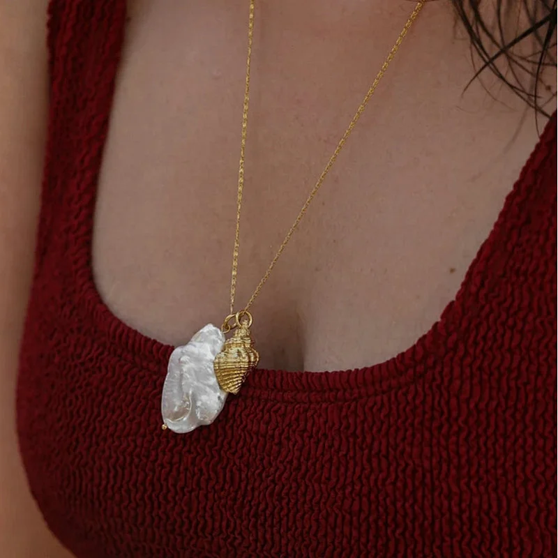 Stainless Steel Pendant with Chain Rectangular Pearl Necklace