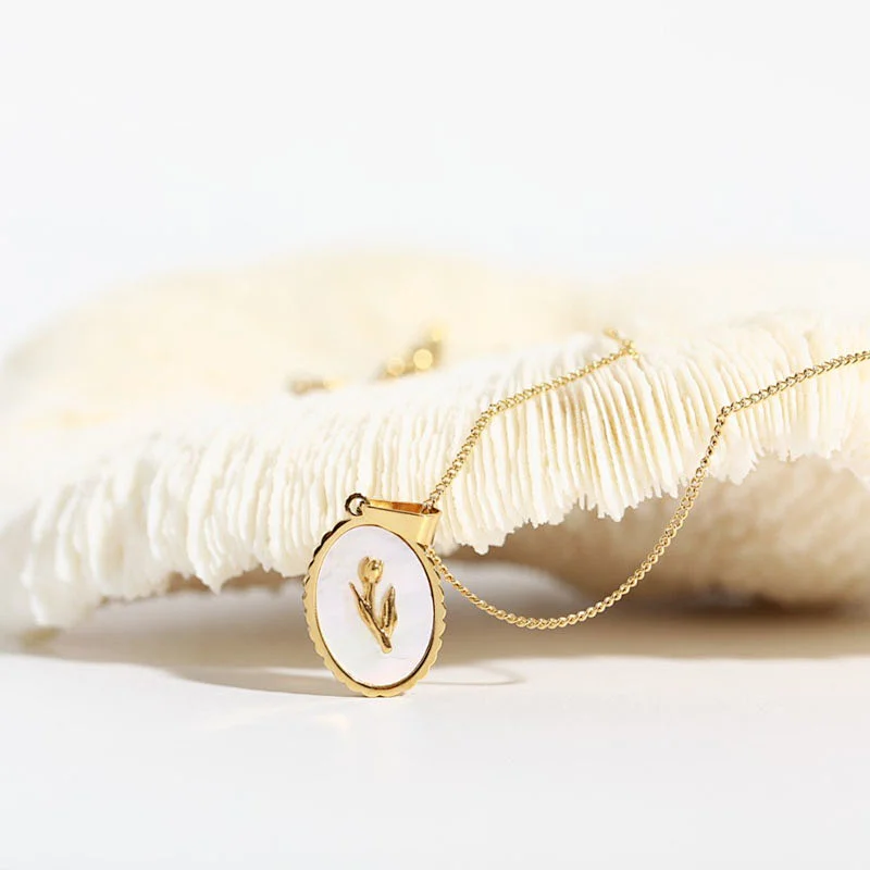 Stainless Steel Delicate Chain Necklace With Shell Flower Pendant