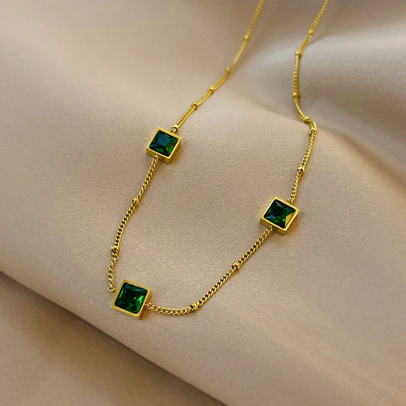 Retro Square Emerald Short Necklace Customize