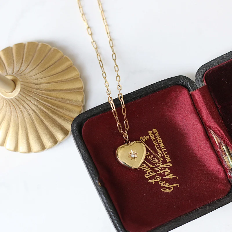 Eight Awn Star Carving Women Cute Heart Zirconia Necklace