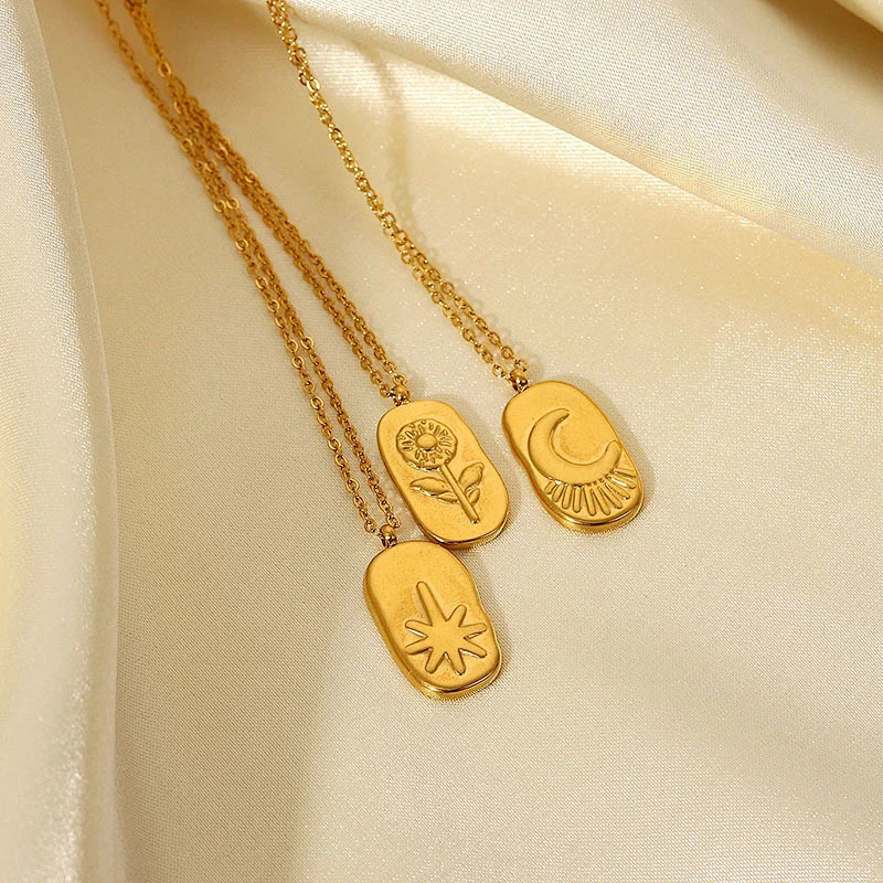 Fashion Simple Embossed Flower Pendant Necklace Women