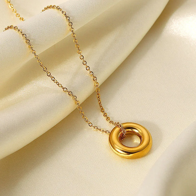 New Zircon Hollow Ring Pendant Necklace Jewelry