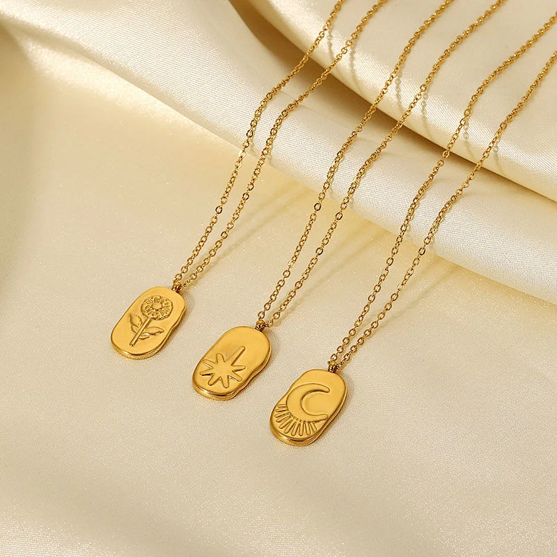 Fashion Simple Embossed Flower Pendant Necklace Women