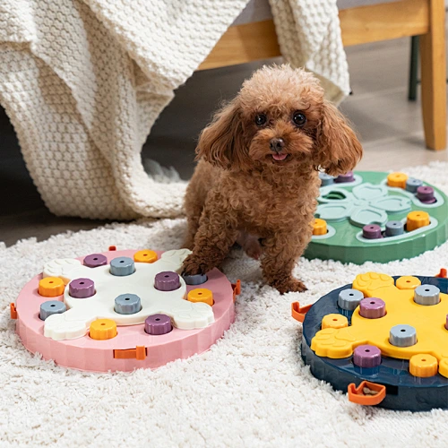 Customized Plastic Portable Pet Travel Educational Food Supplies Bowls Pet Feeding Toys Eco Friendly