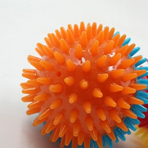 Colorful Soft TPR  Pet Kitten Chew Supplies Playing Squeaking Voice Activated Dog Spike Ball toys 6.5cm