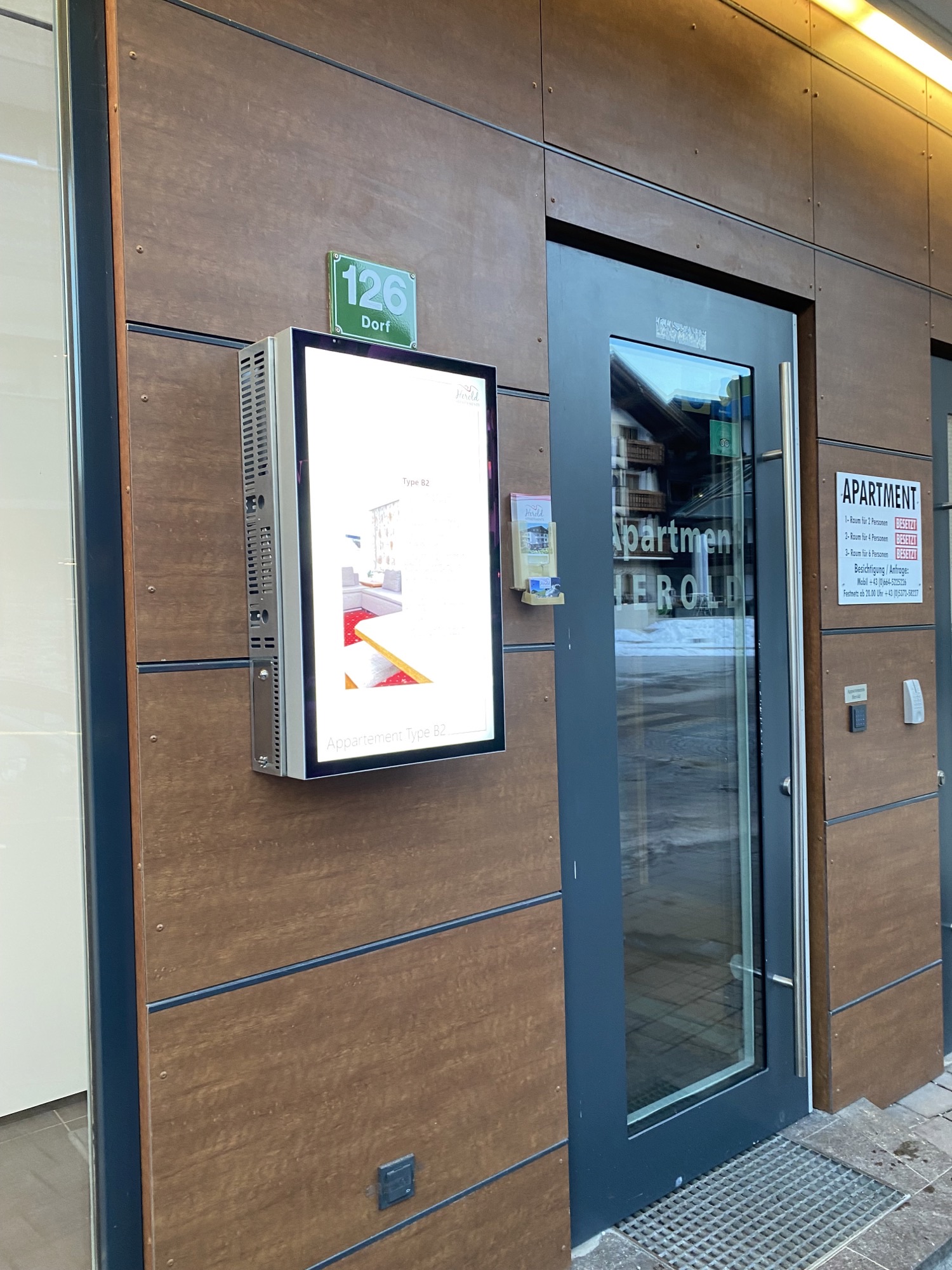 outdoor digital signage outdoor TV DOOH outdoor advertising outdoor menu board 4000nits high brightness IP67 outdoor digital signage