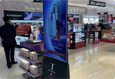 Digital Signage for Makeup Shop