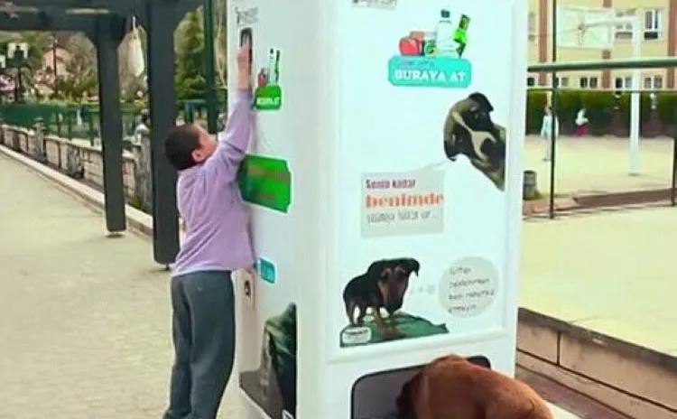 Creative and weird vending machine in the world (2)