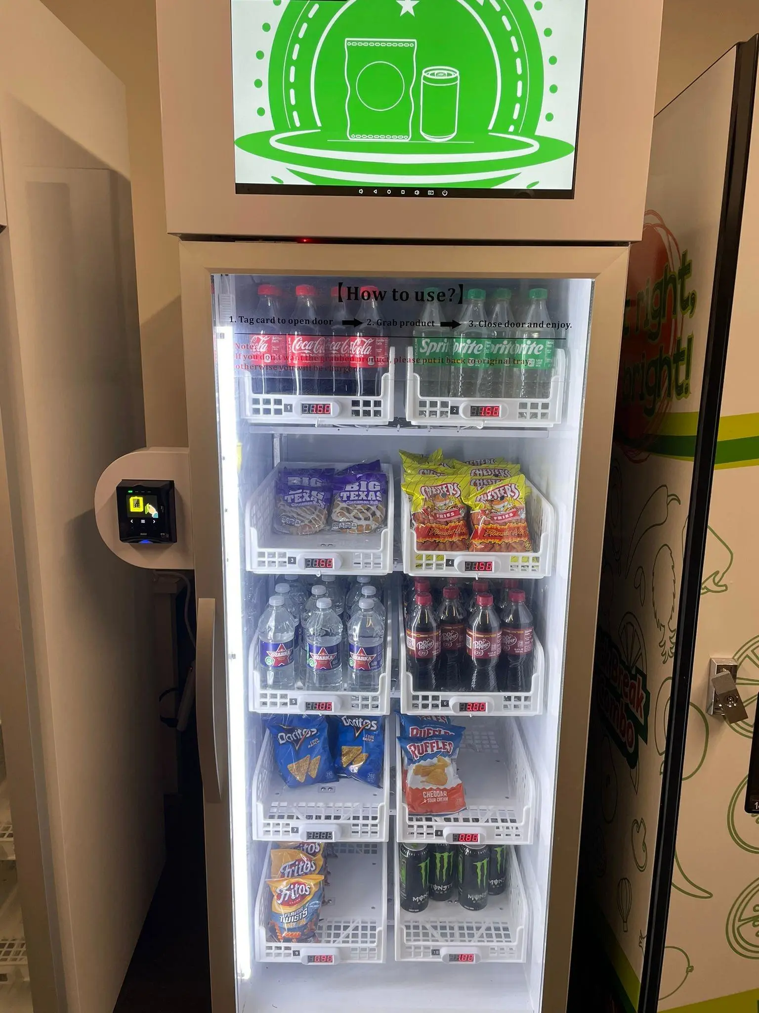 USA: Snack drink smart fridge vending machine in USA