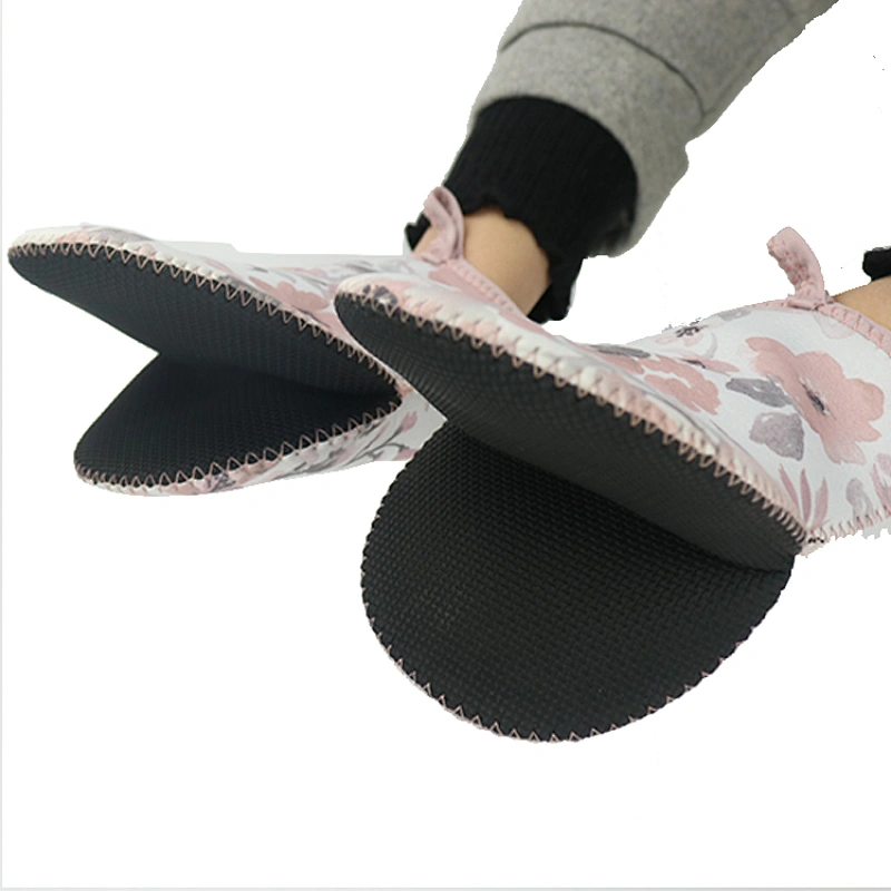 Neoprene cute oven mitts