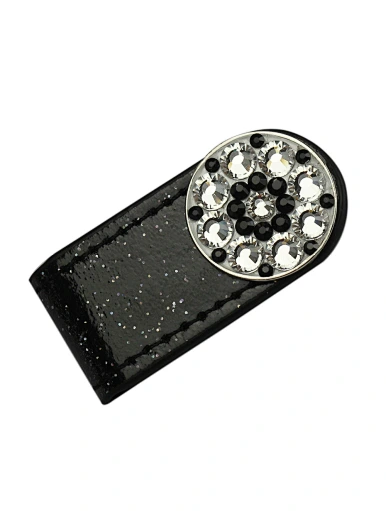 Keep your golf accessories within reach with our golf cap clip. Made from high-quality materials, our clip securely attaches to your cap, providing easy access to your ball marker or divot tool.