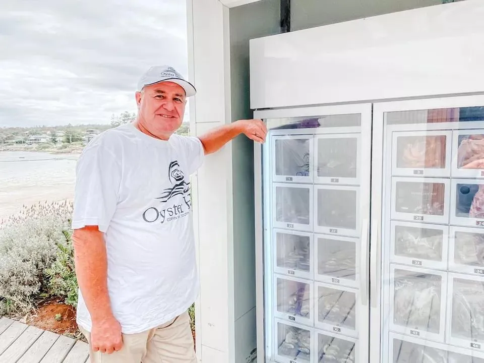 seafood oyster vending machine cooling locker customer case