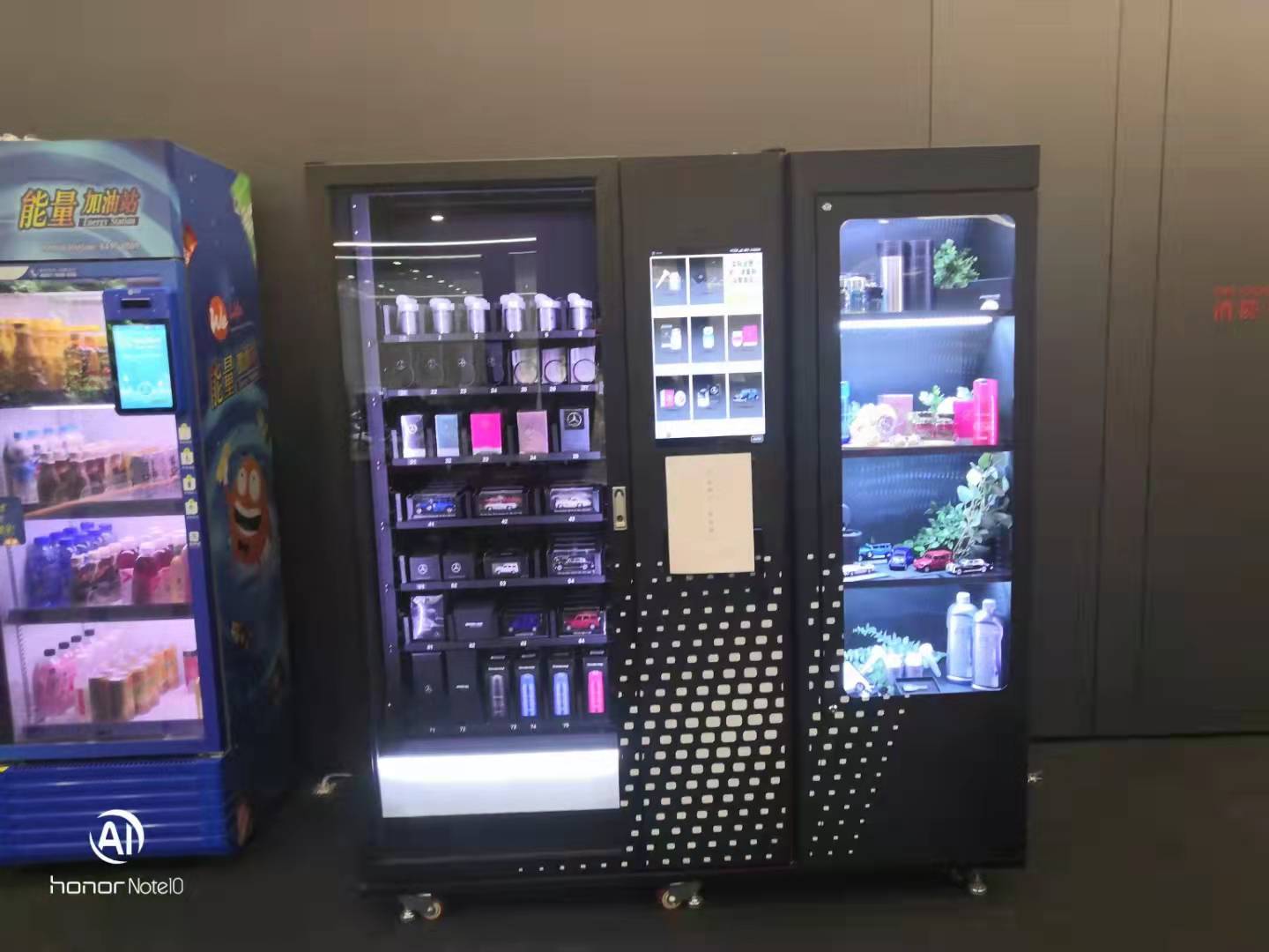 Micron smart vending machine Cooperation with Benz