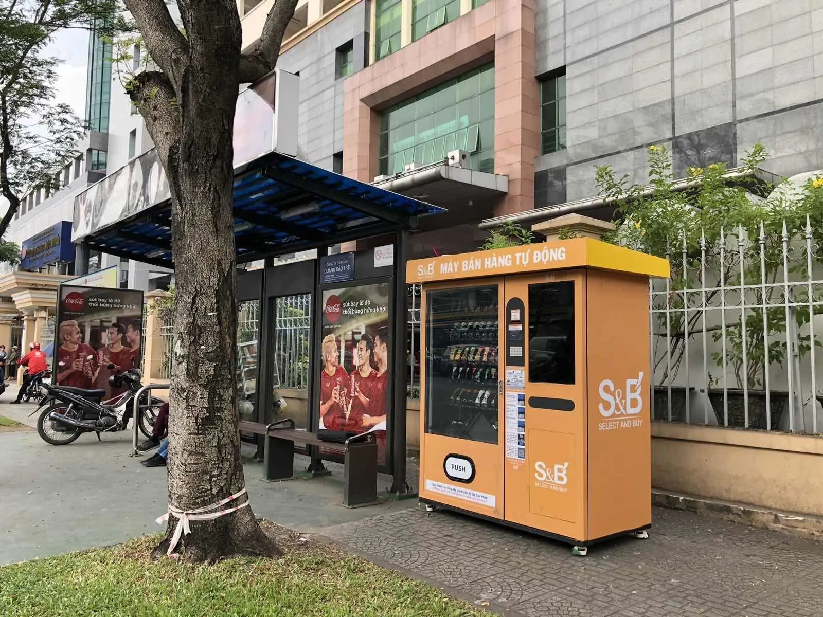 Micron snack drink vending machine in Vietnam