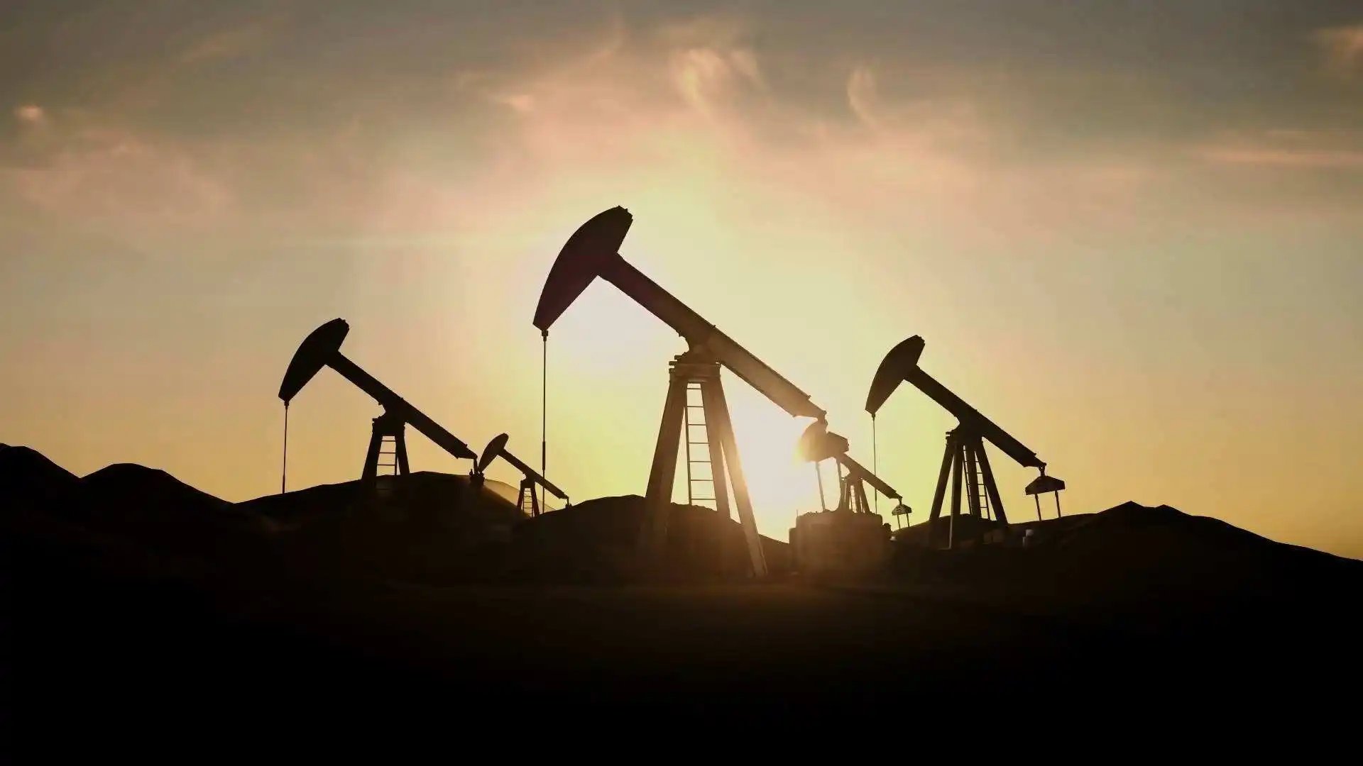 Нефтяный. Арт объект нефтяная вышка.