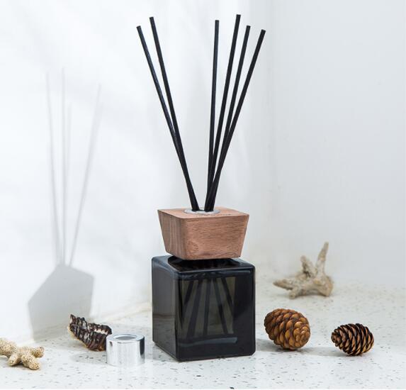 reed diffuser with wooden cap