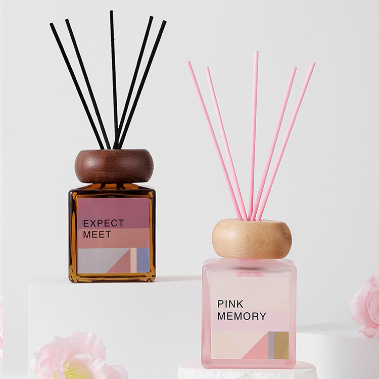 reed diffuser with wooden cap