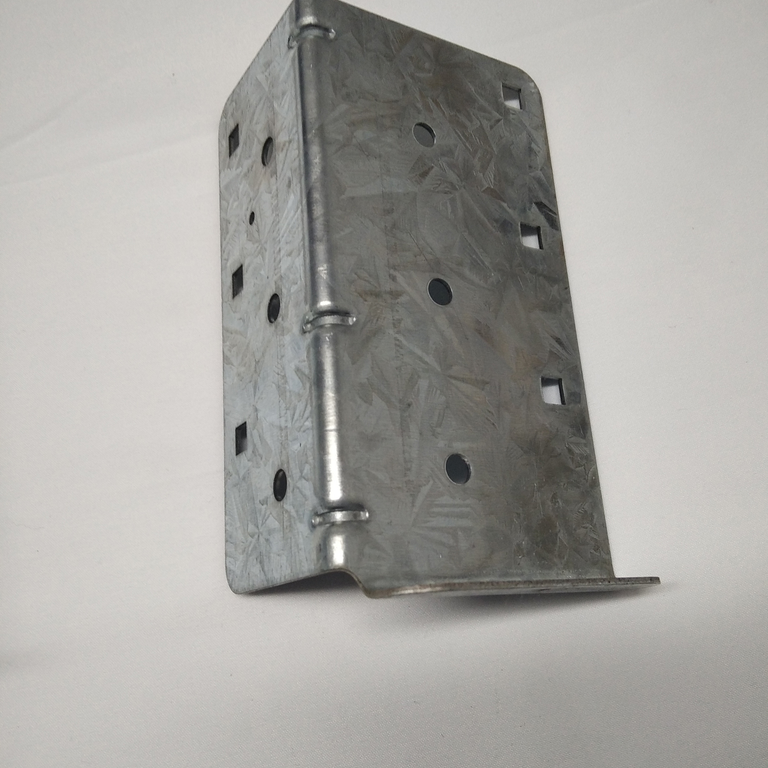 The Surealong split joist hanger is a two‑piece, width‑adjustable joist hanger that can accommodate joist widths from 60mm and 220mm. Each Surealong split joist hanger is comprised of one left and one right piece. It is essential to install nails in the b