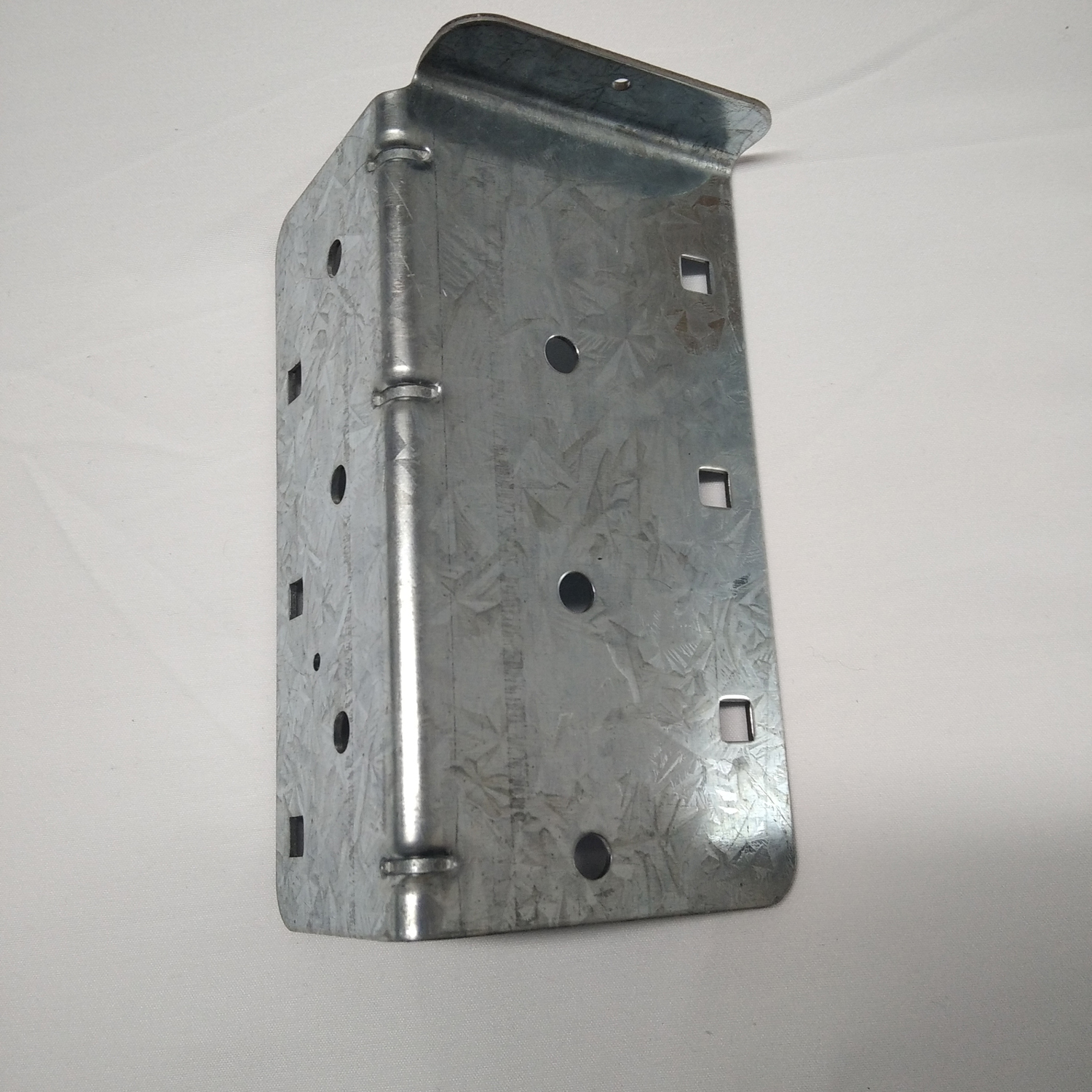 The Surealong split joist hanger is a two‑piece, width‑adjustable joist hanger that can accommodate joist widths from 60mm and 220mm. Each Surealong split joist hanger is comprised of one left and one right piece. It is essential to install nails in the b