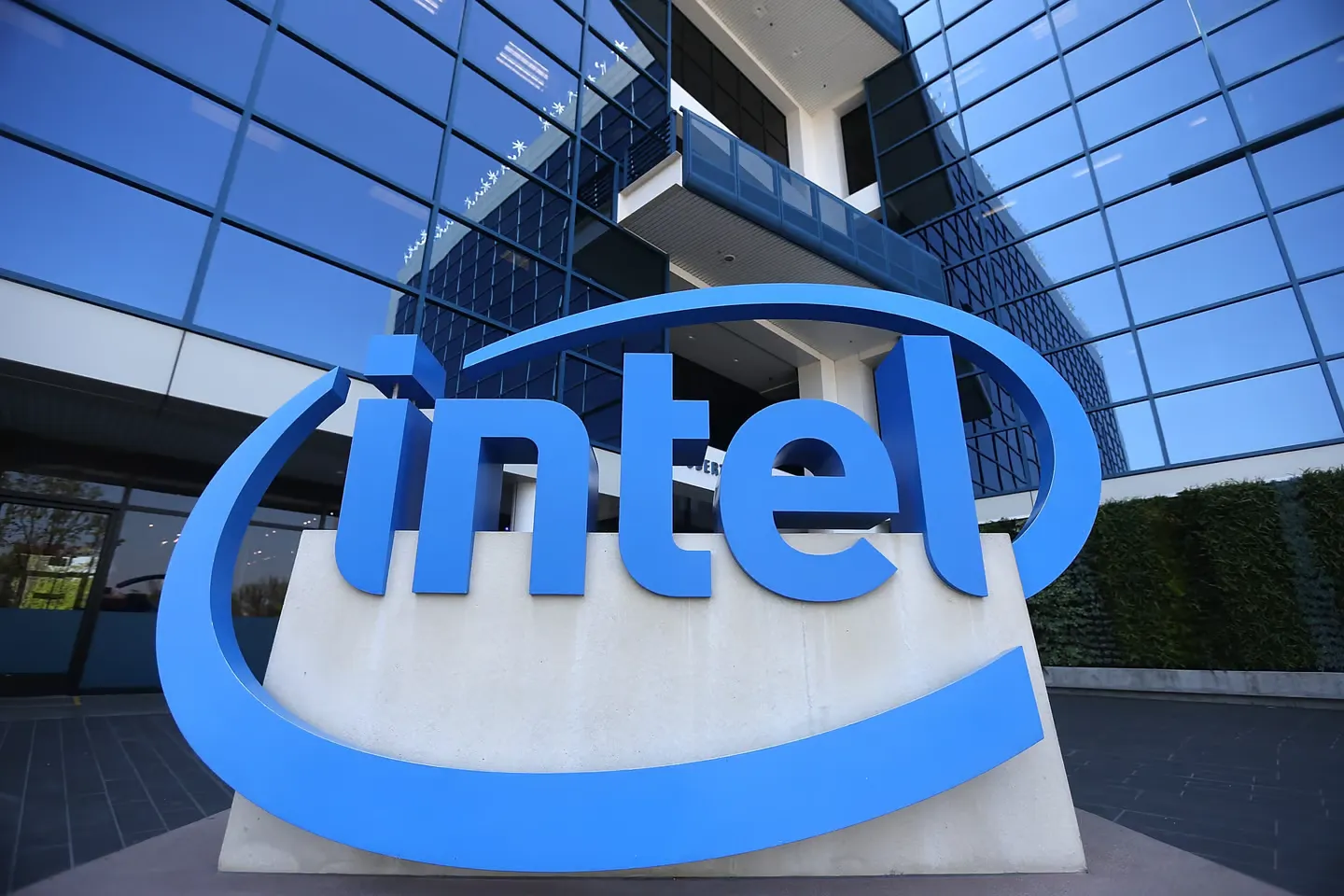 Intel backs out of planned construction start date for chip plant in Germany