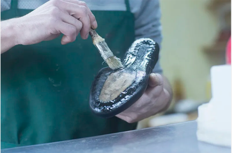 How to Use Shoe Goo HEVA