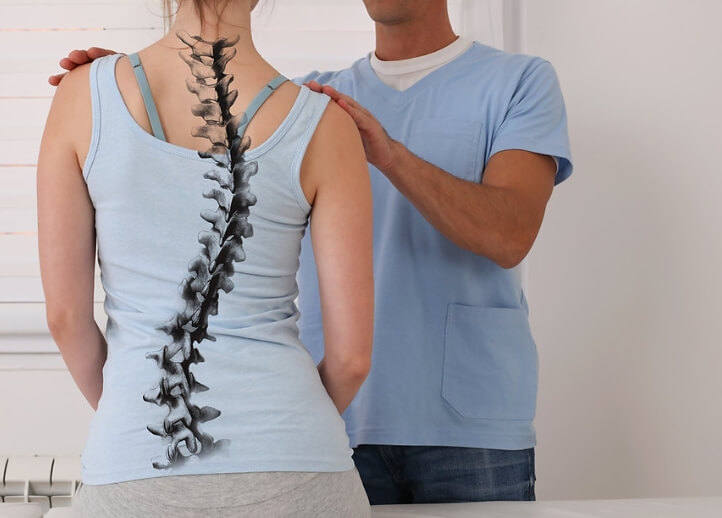Diagnosis of mild scoliosis in teenager