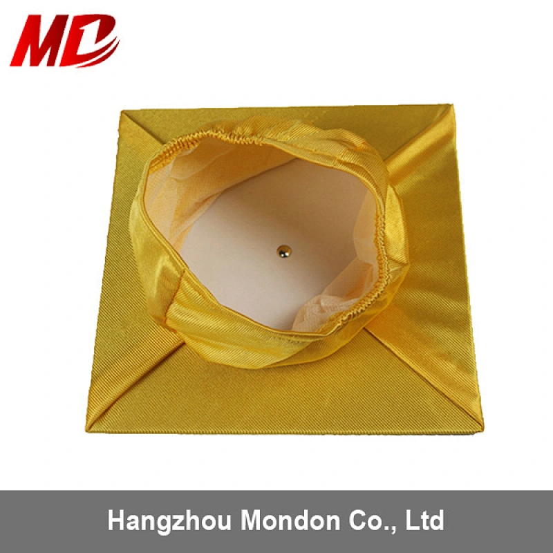 2019 New Design Kindergarten/Primary School Graduation Caps and Gowns Wholesale Child Shiny Graduation Robes Gold