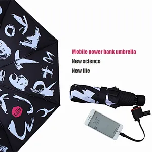 2018 Nuevos productos de diseño de viaje Banco de energía abierto manual 3 paraguas plegable con cable de datos